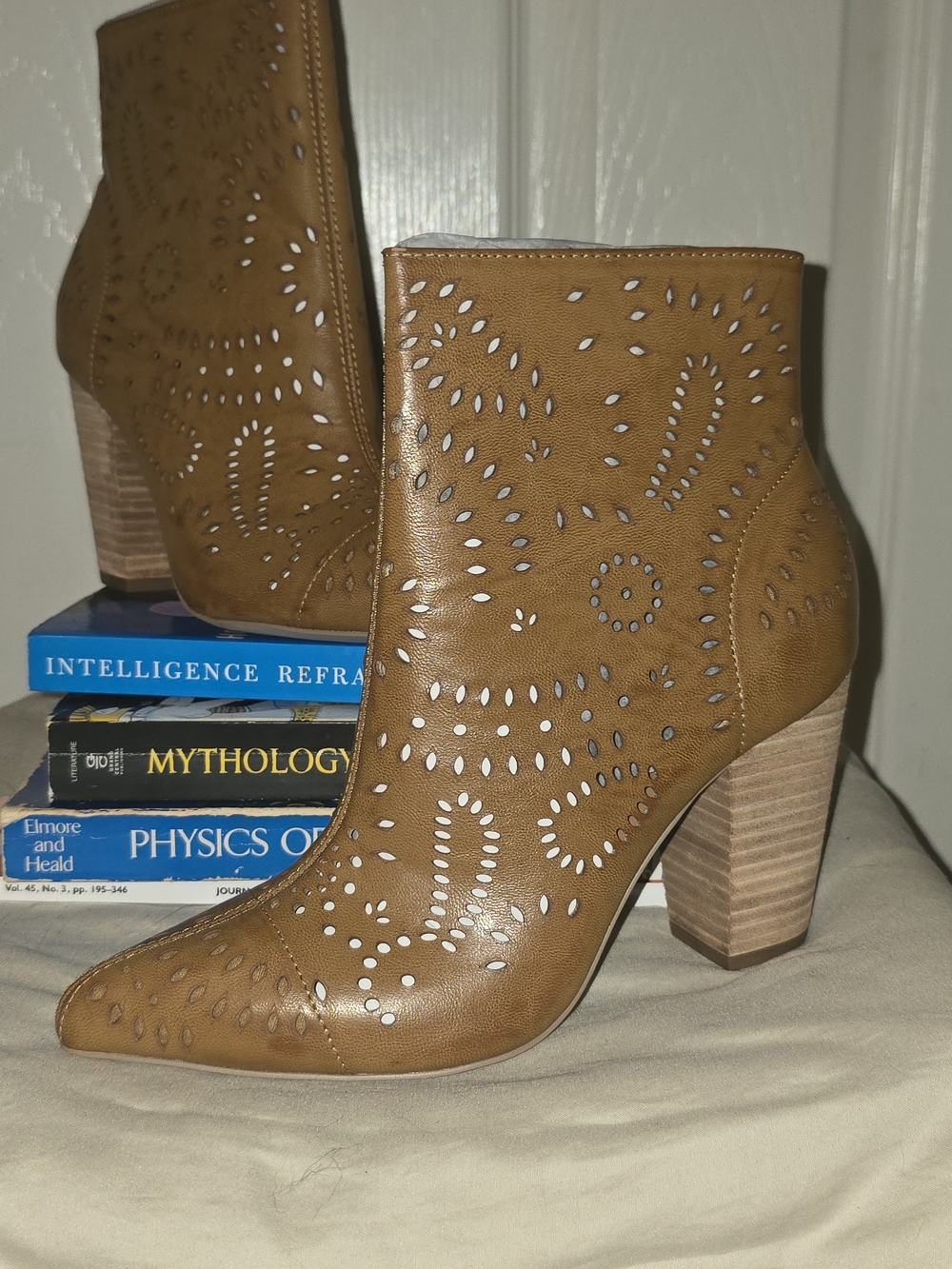 Carlos by Carlos Santana Taryn Cutout Booties 6.5 Cognac Pointed Toe